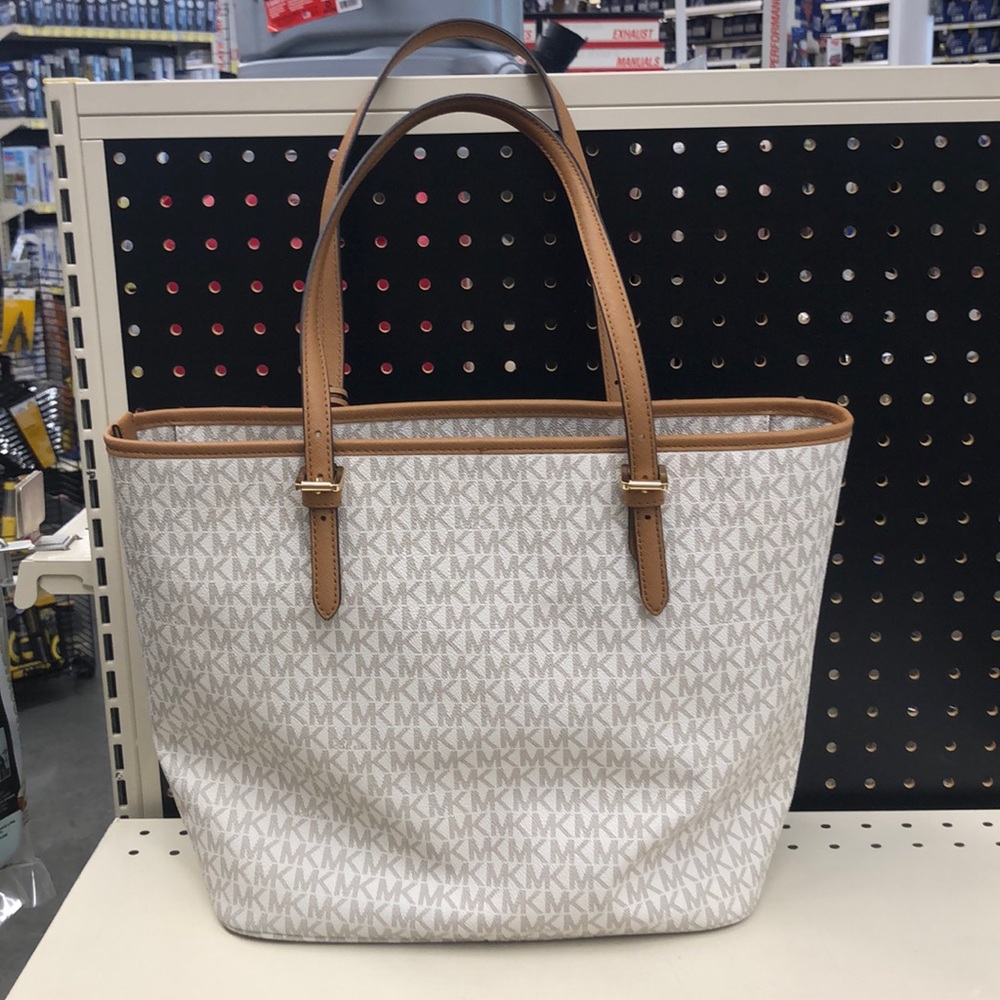 Purse - Picture 2 of 6